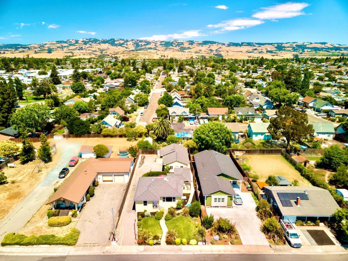 Spacious Renovated Petaluma Home- Pool Table, Fire Pit, Parking Dış mekan fotoğraf